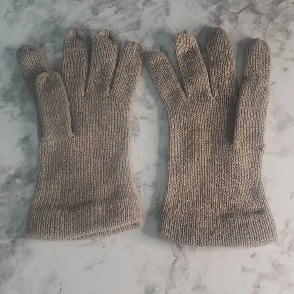 New York & Co. Gray Mittens/Gloves‎